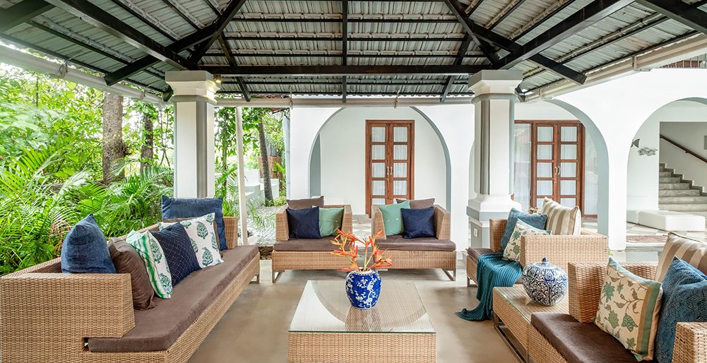 Bastora House - Outdoor seating area